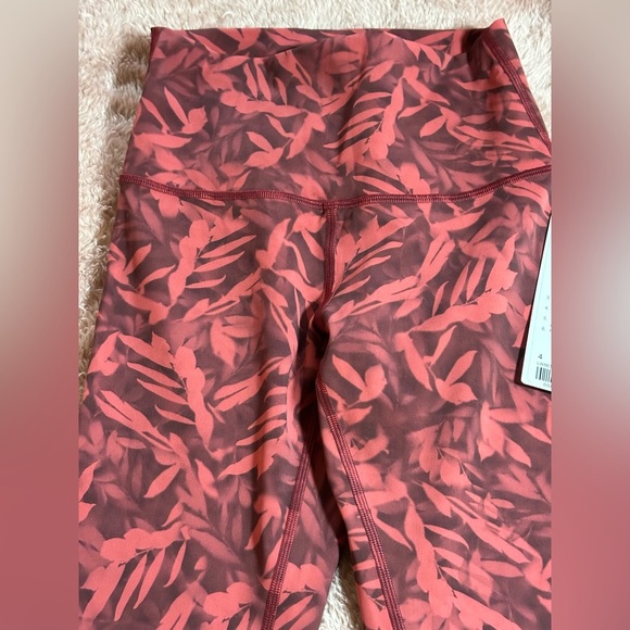 NWT Lululemon Wunder Under HR Tight 25" Spray Leaf Fireside Size 4 - Picture 9 of 10